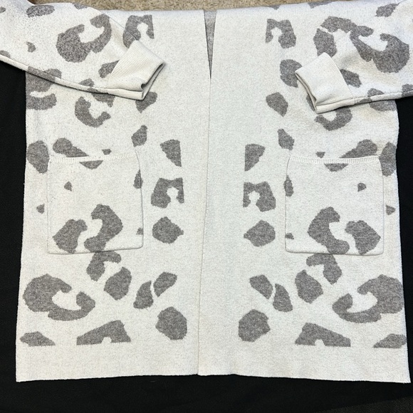 Long 2 pocket cardigan - Picture 2 of 12